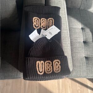 Ugg scarf & hat set